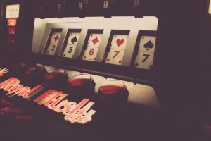 尊龙凯时深度视角：咪牌百家乐与围棋劫争的博弈生死智慧