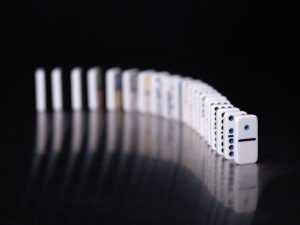 尊龙凯时·推牌九记牌攻略：快速记忆牌面与制胜策略